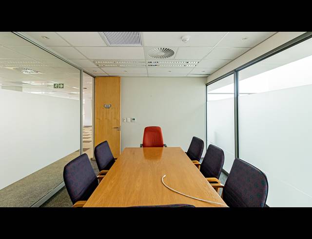 1,552M² OFFICE TO LET IN FERNDALE